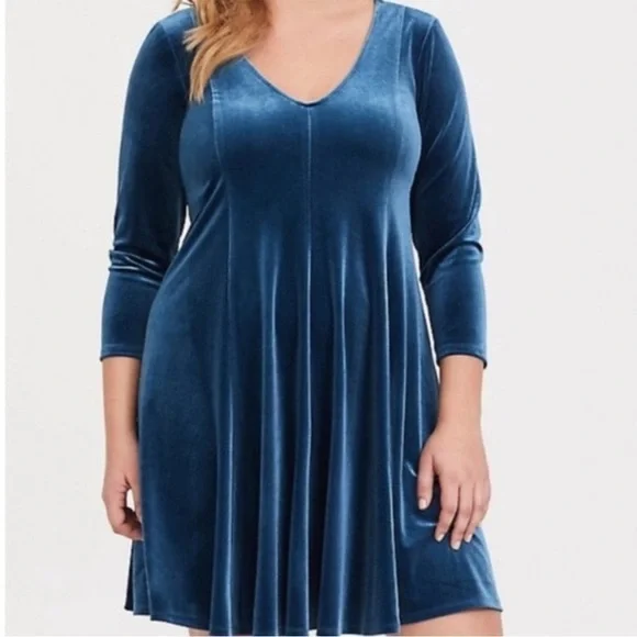 Torrid Velvet Fluted Dress Size 2 - Picture 3 of 10